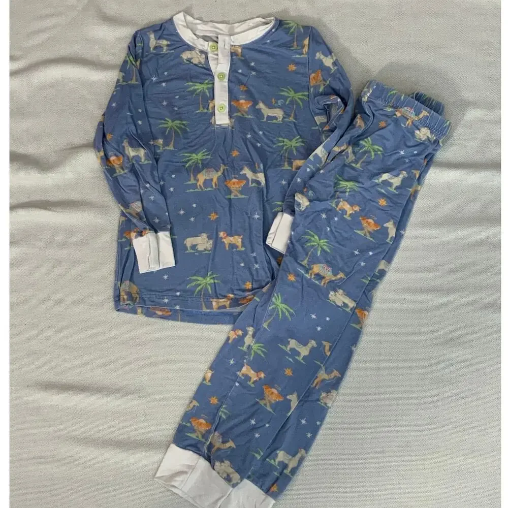 Serendipity Nativity 2pc pajamas size medium 5-6‎